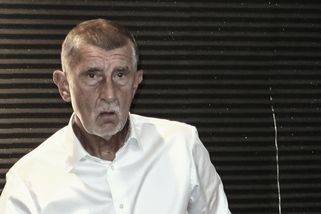 „Nějak začínáte fialovět!“ Babiš sklízí bouři od v...
